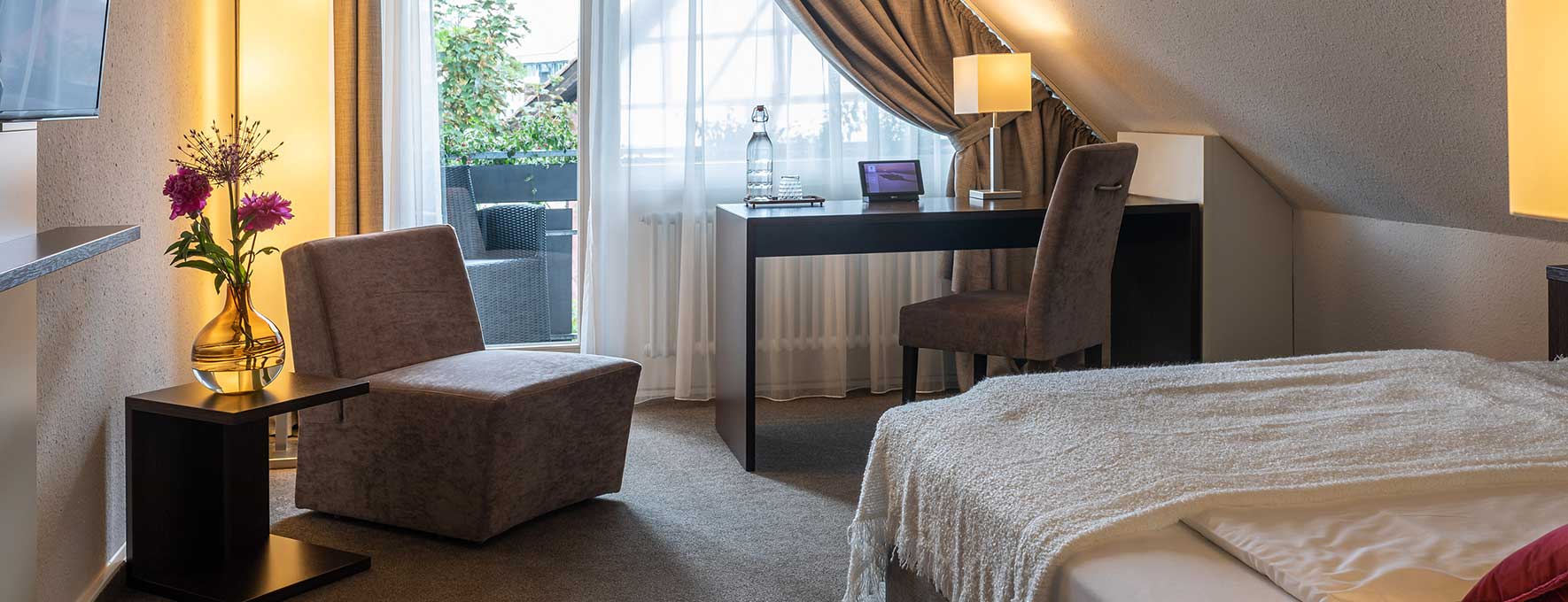 Mohren Zimmer 301 Schreibtisch